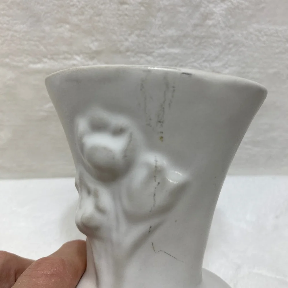 VTG Van Briggle‎ Signed White Cream Ceramic Vase Embossed Tulip  *READ